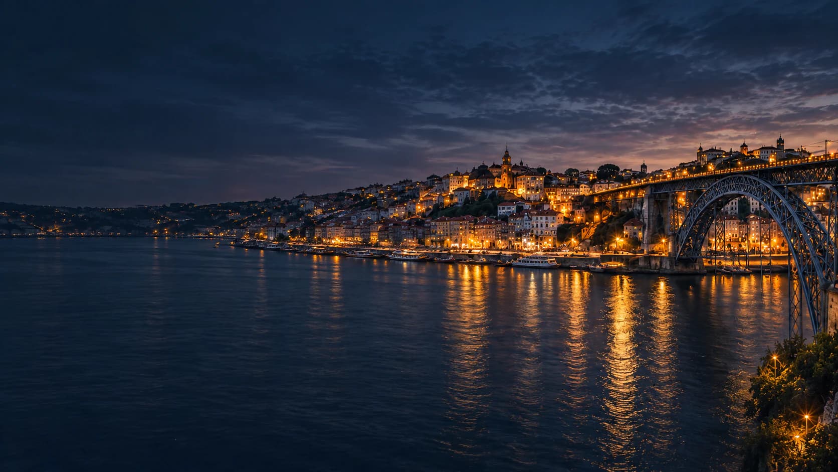 Porto e ponte Dom Luís I ao anoitecer